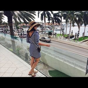 Meet your Posher, Aina